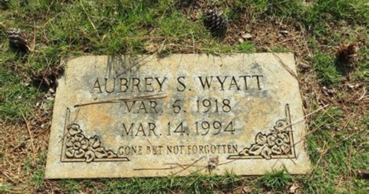 A Stylish Tribute: the Aubrey Wyatt T-Shirt Phenomenon