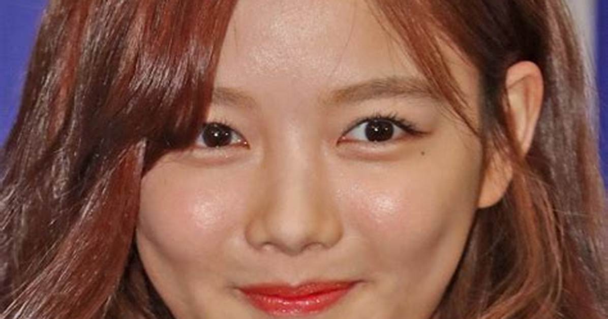 Determine Kim Yoo-Jung's Height in Feet: Comprehensive Guide
