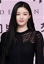 Exploring the Alluring Kim Yoo Jung Figure