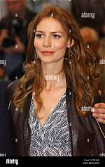 Exploring the Intriguing World of Saffron Burrows Größe