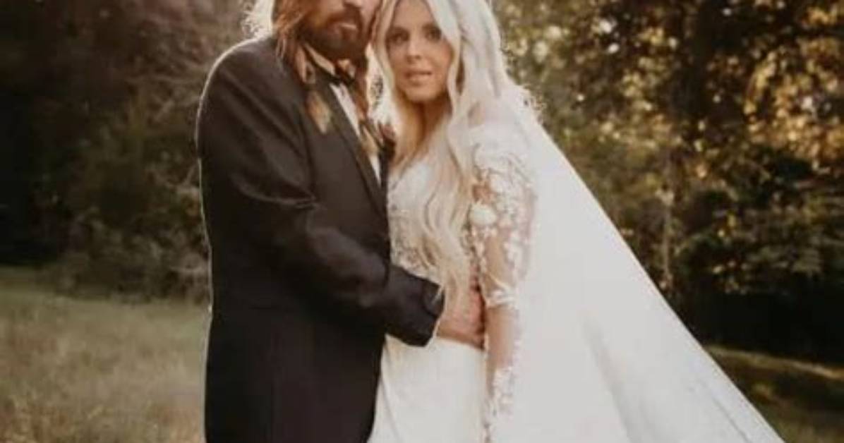 Firerose Singer Real Name Elizabeth Maniscalco, How Old Is Firerose? Billy Ray Cyrus Engaged to New Girlfriend