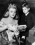 Is Angela Lansbury Related to Felicia Lansbury? Net Worth and Family Tree