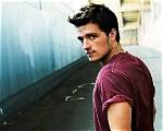 Is Josh Hutcherson Bisexual or Does He Have a Girlfriend? Parents and Net Worth