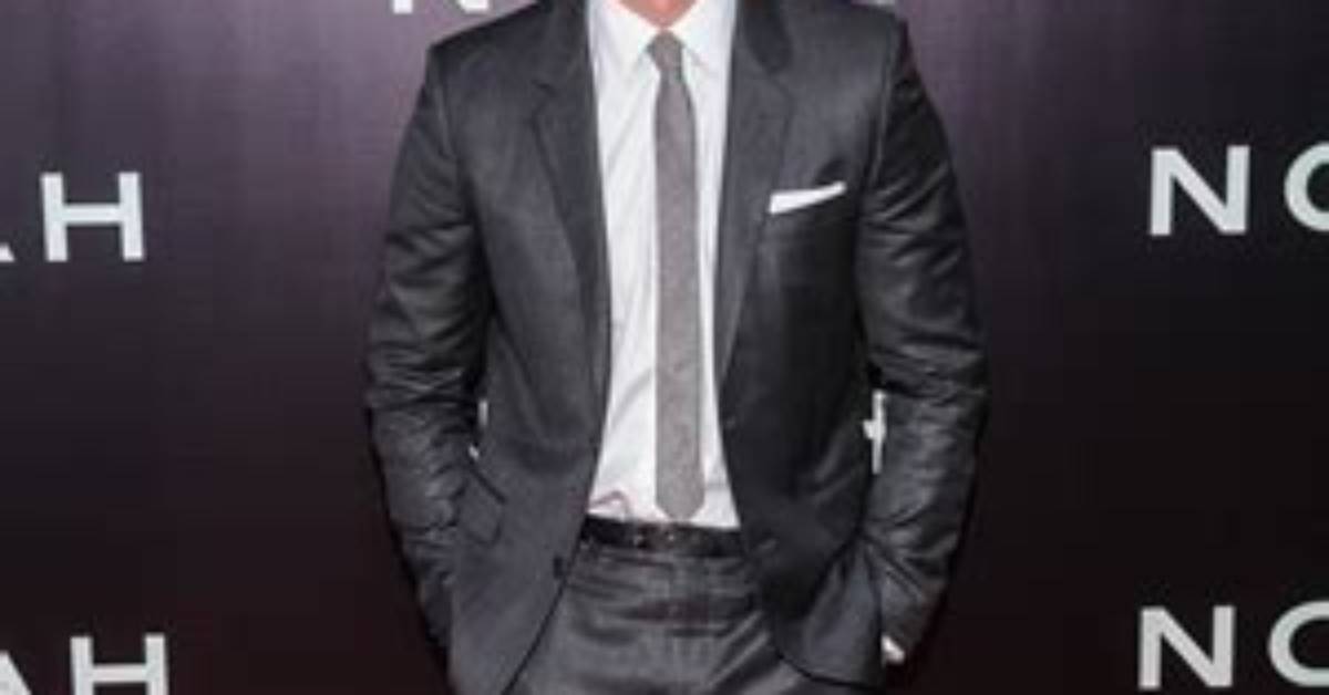 Logan Lerman Height