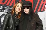 Mick Mars Wife, Son, Daughter, Age, Net Worth, Height, Is He Dead?