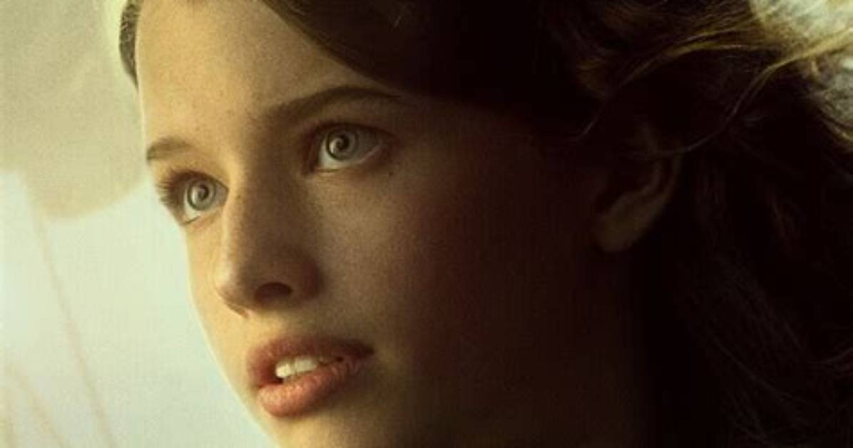 Peter Pan & Wendy Trailer Unveils Jude Laws Captain Hook, Yara Shahidis Tinkerbell