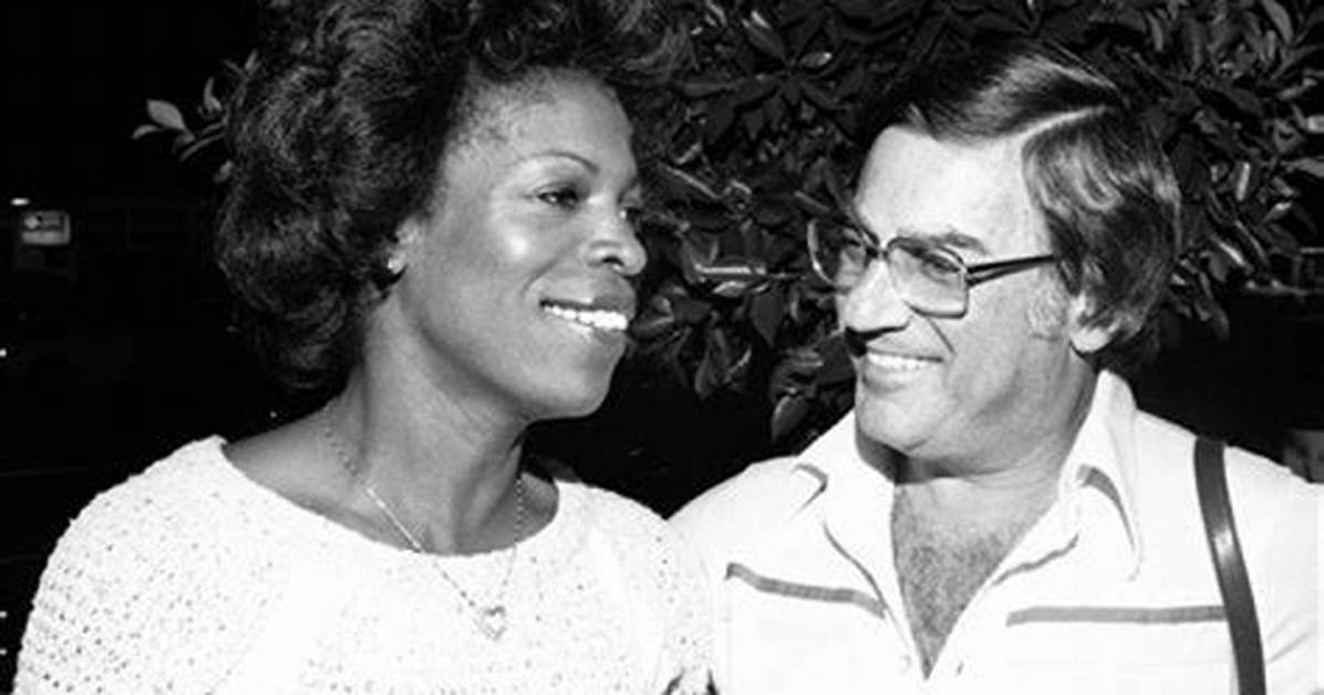 Stunning Photos of Roxie Roker: a Showcase of Her Timeless Charm